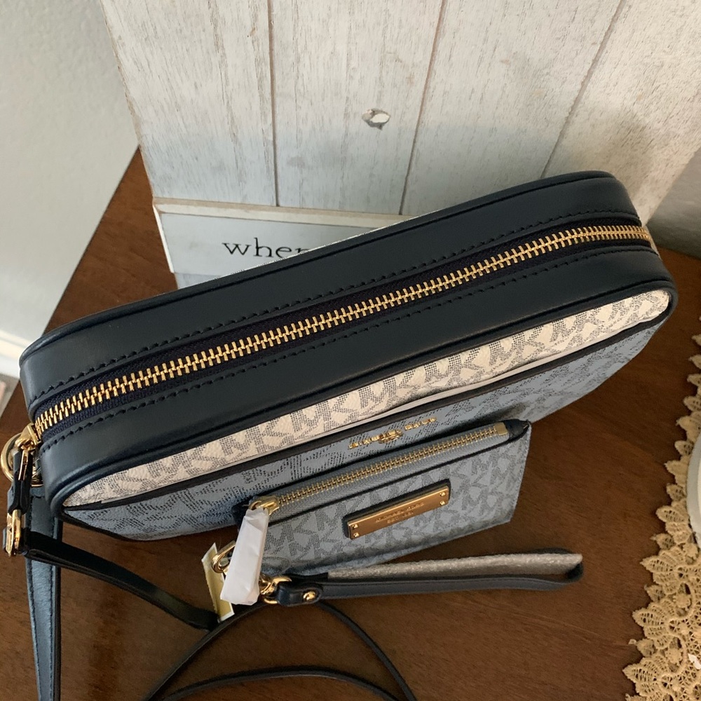 New Mk set 💙 crossbody & cardholder - Picture 7 of 10